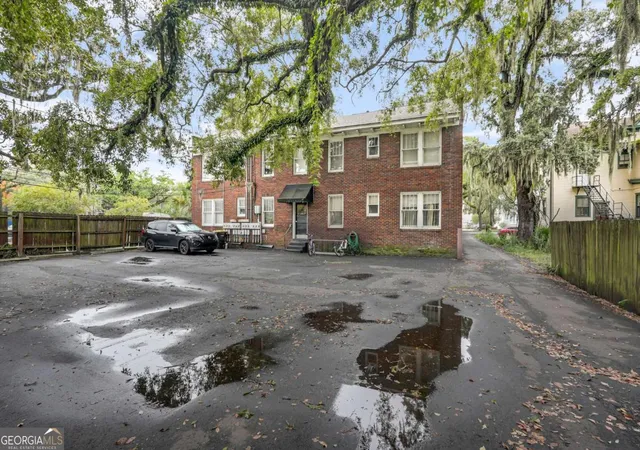 Homes for sale in Savannah, GA | 17 E 37th Street, Savannah, GA 31401 | Houzeo