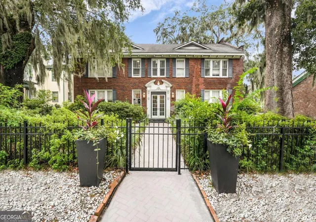 Homes for sale in Savannah, GA | 17 E 37th St, Savannah, GA 31401