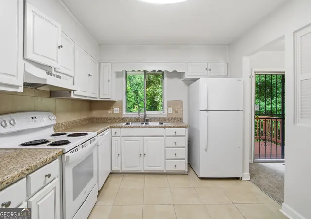 Photo 2 of Sale Pending at 1446 Walnut Ridge Wy, Stone Mountain, GA 30083 | MLS# 10809406 | Listing updated on 2026-09-16