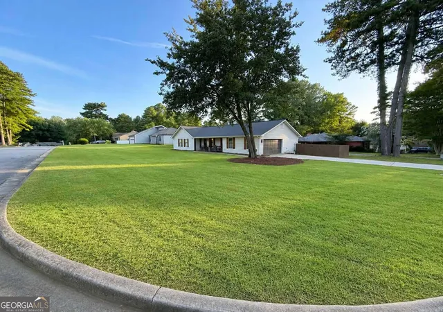Photo 2 of Sale Pending at 808 Darlington Dr, Jonesboro, GA 30238 | MLS# 10834245 | Listing updated on 2026-08-28