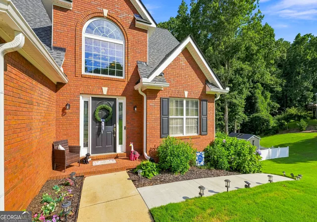 Photo 3 of Single family home for sale at 5863 Bay View Dr, Buford, GA 30518 | MLS# 10829296 | Listing updated on 2026-09-17