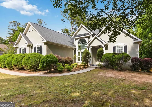 Photo 2 of Single family home for sale at 820 Clifton Rdg, Mcdonough, GA 30253 | MLS# 10827151 | Listing updated on 2026-10-08