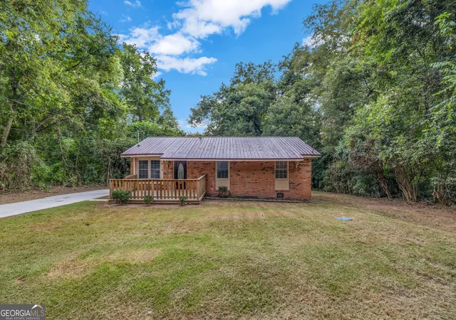 Photo 1 of Single family home for sale at 414 W Richland Ave, Greensboro, GA 30642 | MLS# 10856391 | Listing updated on 2026-10-28