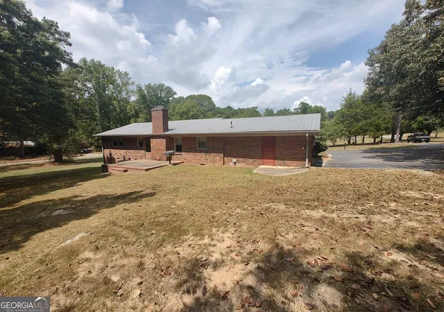 Photo 2 of Single family home for sale at 1192 Country Club Rd, Elberton, GA 30635 | MLS# 10833283 | Listing updated on 2026-08-27