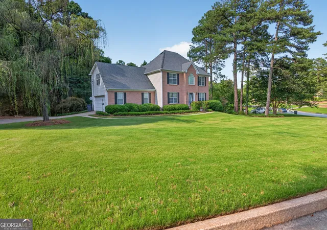 Photo 3 of Single family home for sale at 860 Scenic Lake Dr, Lawrenceville, GA 30045 | MLS# 10792565 | Listing updated on 2026-10-08