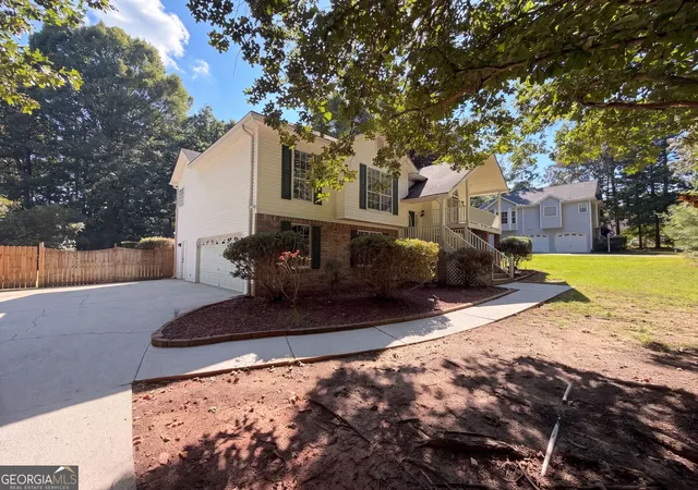Photo 3 of Single family home for sale at 6863 Alexander Pkwy, Douglasville, GA 30135 | MLS# 10836396 | Listing updated on 2026-10-04
