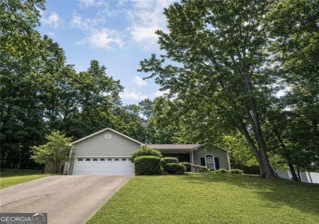 Photo 1 of Sale Pending at 5823 N Cove Rd, Gainesville, GA 30504 | MLS# 10813900 | Listing updated on 2026-09-14