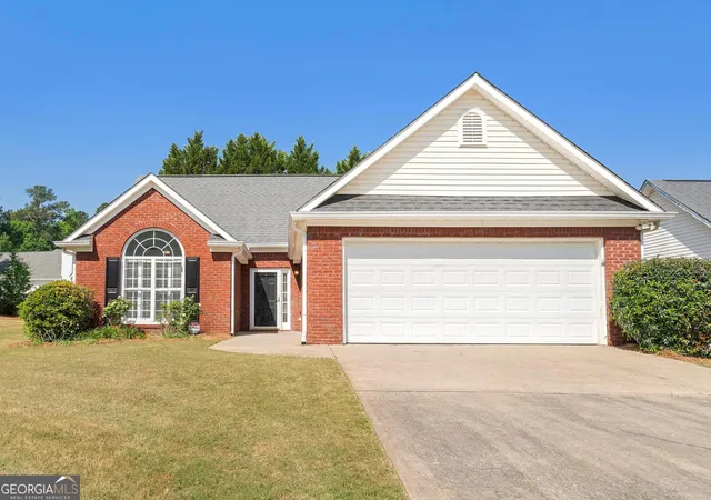 Homes for sale in Fayetteville, GA | 295 Cloverwood Dr, Fayetteville, GA 30215 | MLS# 10739985