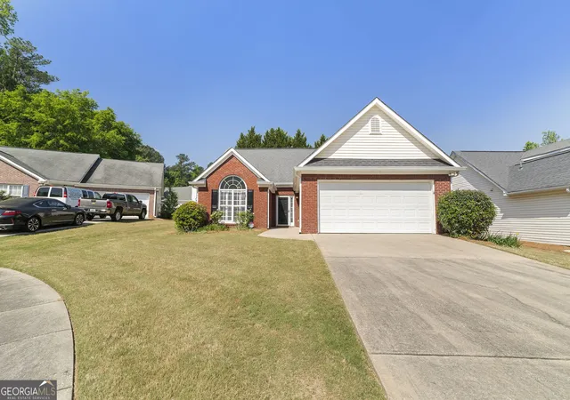 Homes for sale in Fayetteville, GA | 295 Cloverwood Dr, Fayetteville, GA 30215 | MLS# 10739985