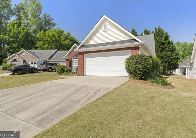Homes for sale in Fayetteville, GA | 295 Cloverwood Dr, Fayetteville, GA 30215 | MLS# 10739985