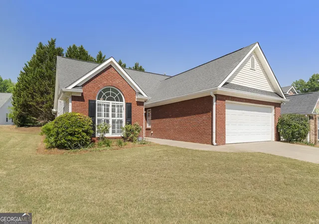 Homes for sale in Fayetteville, GA | 295 Cloverwood Dr, Fayetteville, GA 30215 | MLS# 10739985