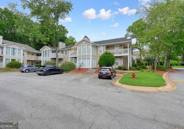 Photo 2 of Condo for sale at 702 Augusta Dr Se, Marietta, GA 30067 | MLS# 10813695 | Listing updated on 2026-08-10