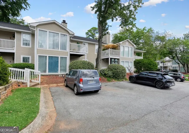Photo 3 of Condo for sale at 702 Augusta Dr Se, Marietta, GA 30067 | MLS# 10813695 | Listing updated on 2026-08-10