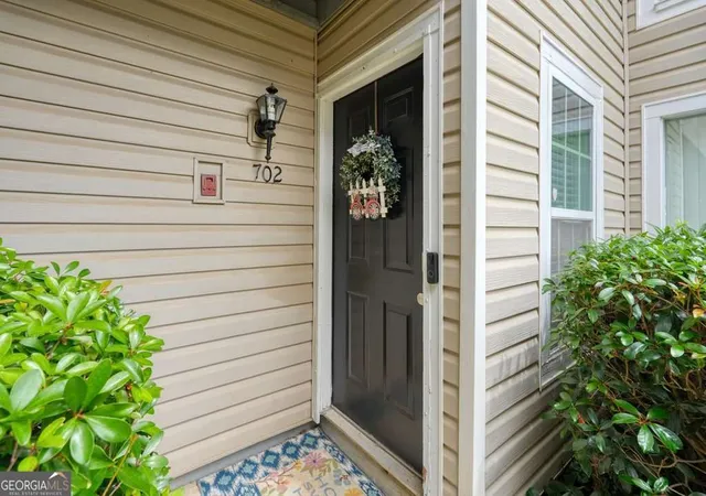 Listing Photo 5 - Condo for sale in building located at 702 Augusta Dr SE, Marietta, GA 30067