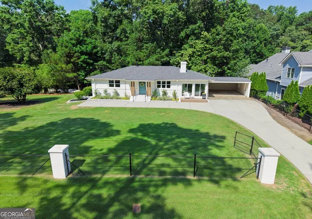 Photo 2 of Sale Pending at 401 Cottonwood Dr, Woodstock, GA 30189 | MLS# 10801291 | Listing updated on 2026-09-19