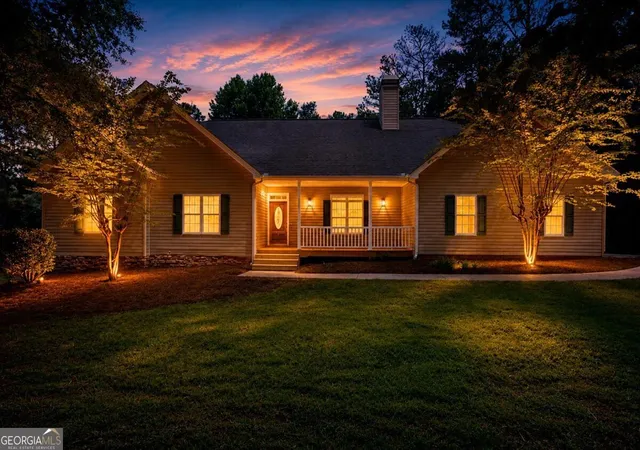 Photo 2 of Sale Pending at 7805 Heardsville Cir, Cumming, GA 30028 | MLS# 10821572 | Listing updated on 2026-09-08