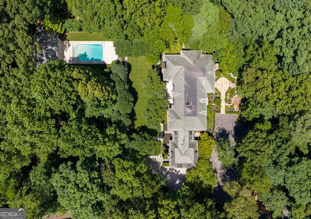 Photo 3 of Mansion for sale at 2485 W Wesley Rd Nw, Atlanta, GA 30327 | MLS# 10793946 | Listing updated on 2026-09-24