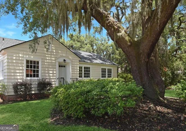 1st image of 1815 Oak Ave, Brunswick, GA 31520 | MLS# 10817895