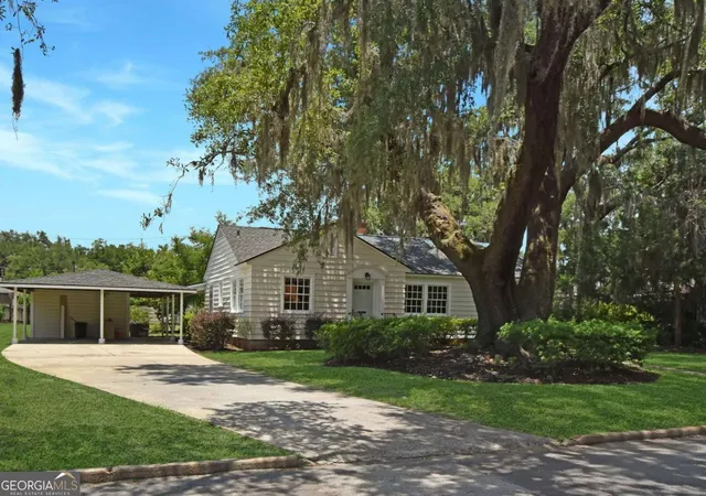Photo 3 of Single family home for sale at 1815 Oak Ave, Brunswick, GA 31520 | MLS# 10817895 | Listing updated on 2026-08-25