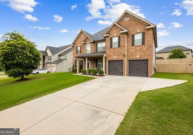 Photo 2 of Single family home for sale at 425 Sawgrass View, Fairburn, GA 30213 | MLS# 10772411 | Listing updated on 2026-08-31