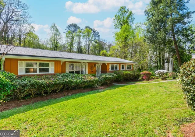 Photo 2 of Single family home for sale at 2876 Bob White Dr Sw, Atlanta, GA 30311 | MLS# 10817909 | Listing updated on 2026-08-17