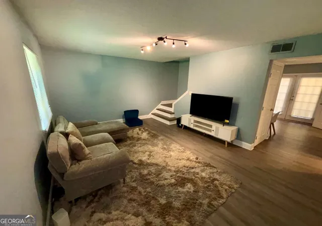 Listing Photo 3 - Condo for sale in building located at 13 Peyton Pl SW, Atlanta, GA 30311