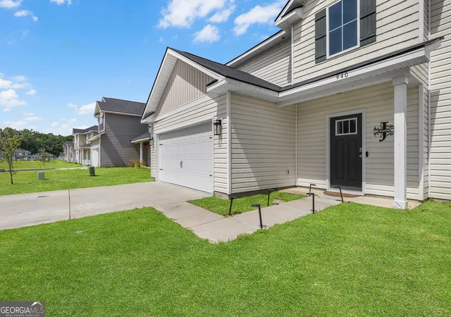Photo 4 of Single family home for sale at 940 Meloney Dr, Hinesville, GA 31313 | MLS# 10801450 | Listing updated on 2026-09-30