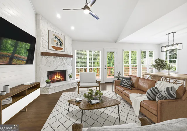 Photo 3 of Sale Pending at 6014 Lake Lanier Hts Rd, Buford, GA 30518 | MLS# 10795061 | Listing updated on 2026-08-17