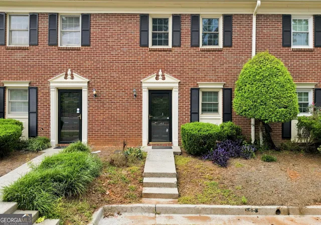 Photo 3 of Condo for sale at 135 Sterling Ct, Alpharetta, GA 30004 | MLS# 10823677 | Listing updated on 2026-09-18