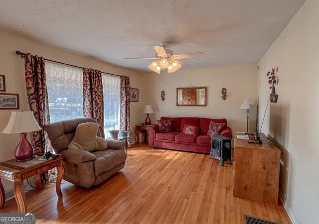 2nd image of 104 Ridgedale Dr, Warner Robins, GA 31088 | MLS# 10682542