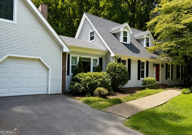 Photo 1 of Single family home for sale at 1922 Sourwood Dr, Dalton, GA 30720 | MLS# 10802370 | Listing updated on 2026-09-14