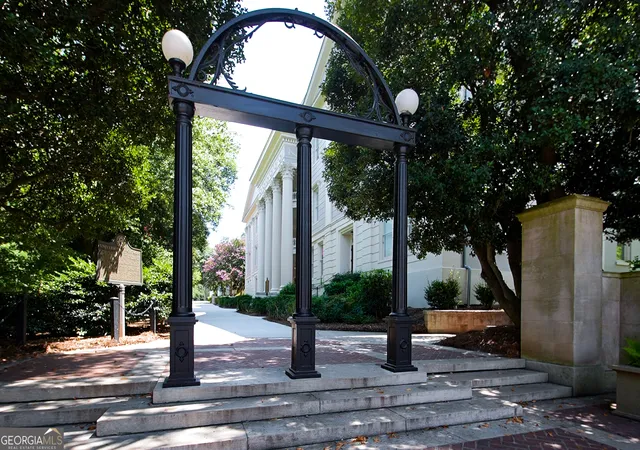 2nd image of 250 W Broad St, Athens, GA 30601