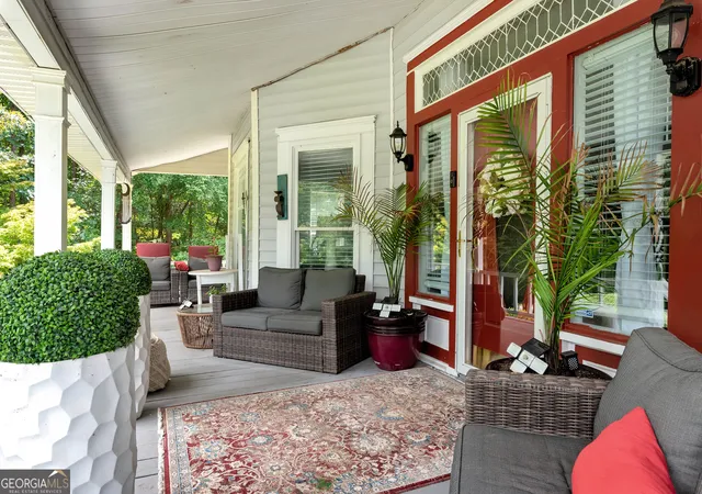 Photo 3 of Single family home for sale at 425 Greenleaf Dr, Lavonia, GA 30553 | MLS# 10821616 | Listing updated on 2026-09-17