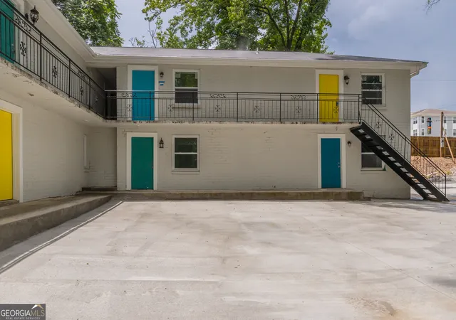 Listing Photo 3 - Condo for sale in building located at 297 Burbank Dr NW, Atlanta, GA 30314