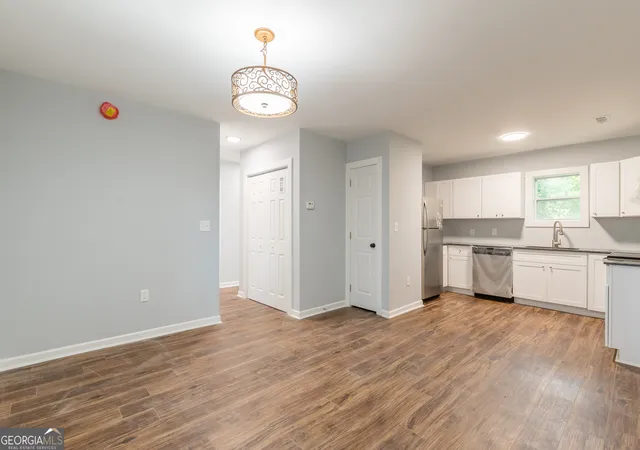 Listing Photo 4 - Condo for sale in building located at 297 Burbank Dr NW, Atlanta, GA 30314