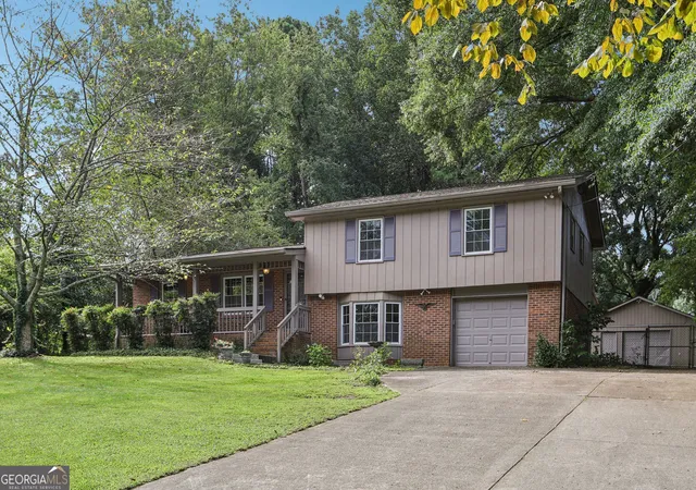 Photo 2 of Sale Pending at 2844 Jordan Woods Dr, Lawrenceville, GA 30044 | MLS# 10703683 | Listing updated on 2026-08-12