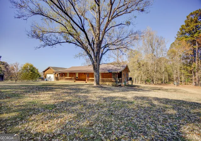 Photo 4 of House for sale at 104 Beaver Dam Dr, Eatonton, GA 31024 | MLS# 10640760 | Listing updated on 2026-09-29