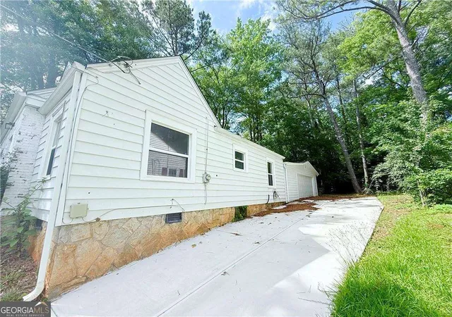 Photo 11 of Single family home for sale at 1679 Altadena Pl Sw, Atlanta, GA 30311 | MLS# 10714214 | Listing updated on 2026-09-14