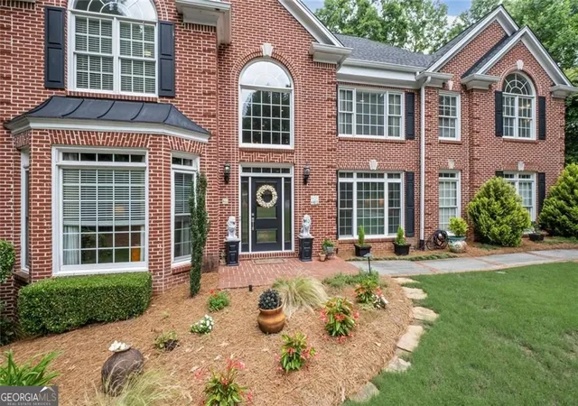 Photo 3 of Single family home for sale at 480 Fawn Glen Dr, Roswell, GA 30075 | MLS# 10810272 | Listing updated on 2026-08-24