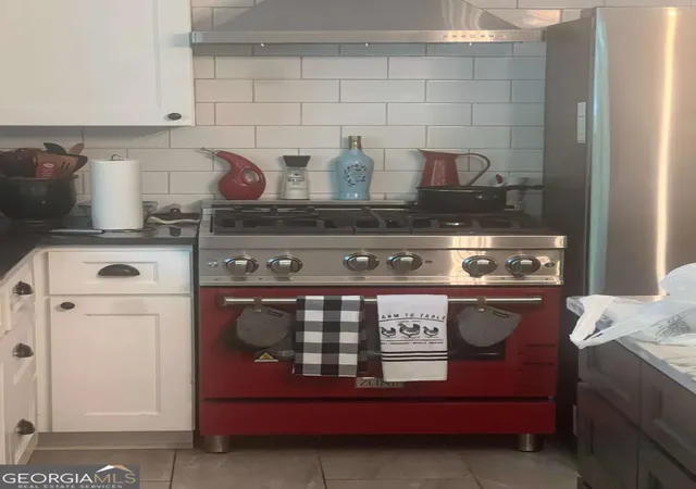 Photo 4 of Single family home for sale at 506 5Th Ave, Brunswick, GA 31520 | MLS# 10825213 | Listing updated on 2026-10-09