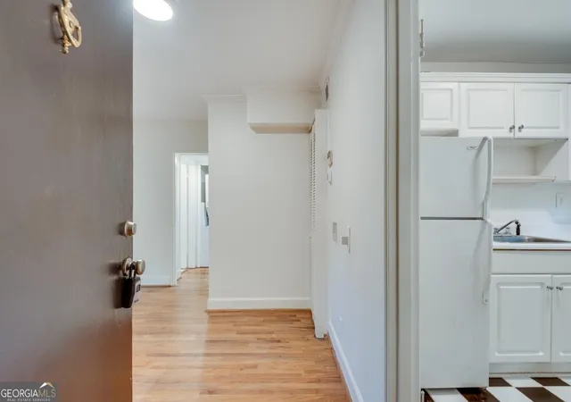 Listing Photo 2 - Condo for sale in building located at 317 3rd St NE, Atlanta, GA 30308 - Unit #5
