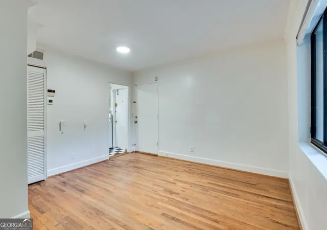 Listing Photo 4 - Condo for sale in building located at 317 3rd St NE, Atlanta, GA 30308 - Unit #5