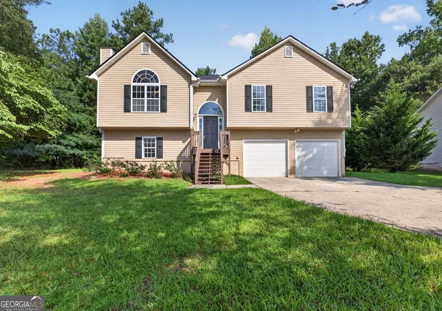 Photo 3 of Single family home for sale at 195 River Oak Ct, Temple, GA 30179 | MLS# 10762629 | Listing updated on 2026-09-10