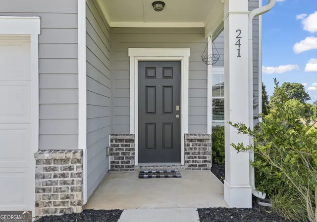 Photo 3 of Single family home for sale at 241 Knightsbridge Ln, Winder, GA 30680 | MLS# 10793284 | Listing updated on 2026-10-08