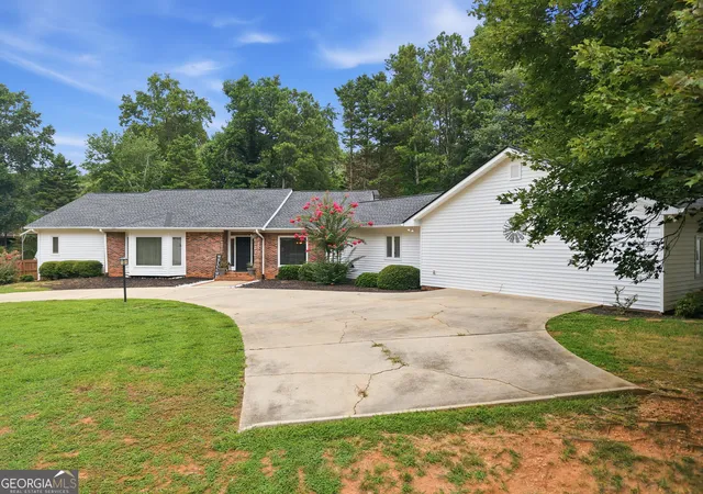 Photo 3 of Single family home for sale at 5235 Lanton Cir, Gainesville, GA 30504 | MLS# 10815592 | Listing updated on 2026-09-21
