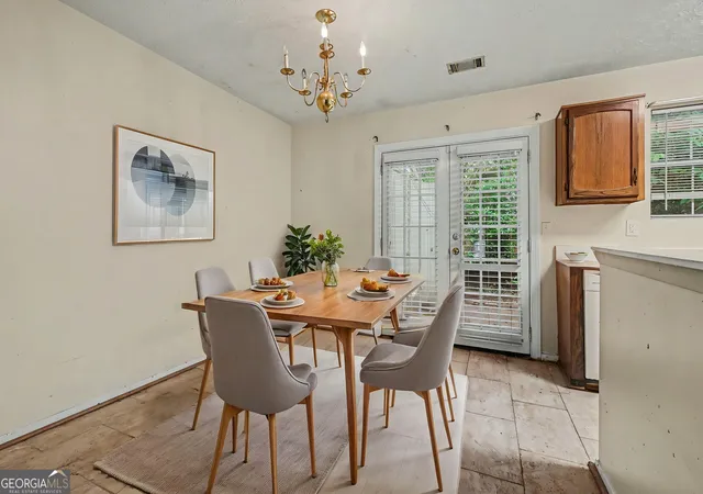 Photo 4 of Townhouse for sale at 5670 Wells Cir, Stone Mountain, GA 30087 | MLS# 10759730 | Listing updated on 2026-08-03