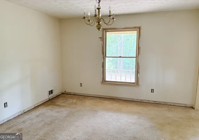 Photo 3 of Sale Pending at 4785 Jones Rd, Fairburn, GA 30213 | MLS# 10821062 | Listing updated on 2026-08-26