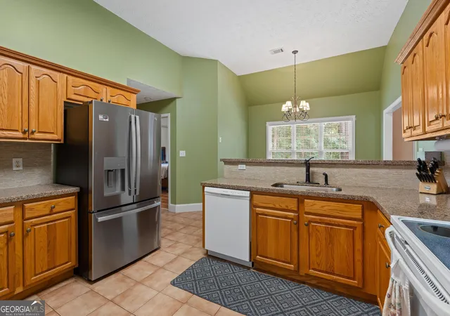 Photo 2 of Single family home for sale at 925 Champions Wy, Mcdonough, GA 30252 | MLS# 10798677 | Listing updated on 2026-10-08