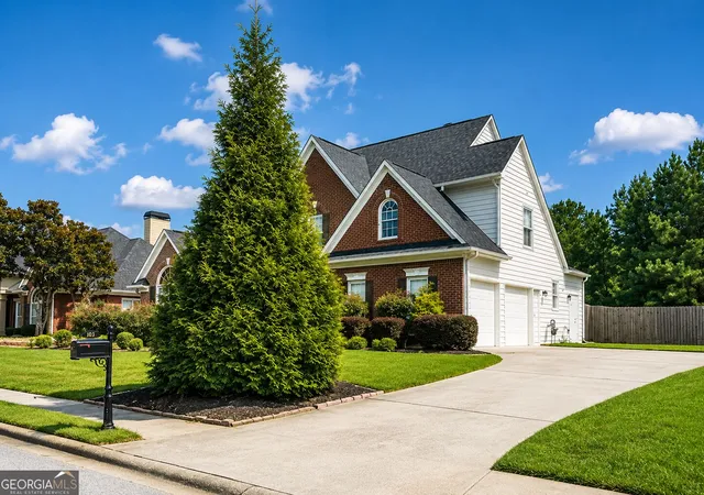 Photo 3 of Single family home for sale at 403 Carriage Oaks Dr, Tyrone, GA 30290 | MLS# 10824621 | Listing updated on 2026-09-05
