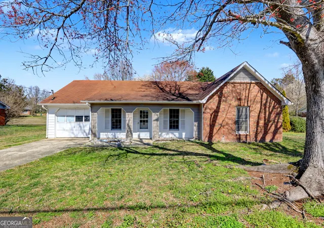 2nd image of 608 S Jeff Davis Dr, Fayetteville, GA 30215 | MLS# 10811218